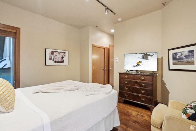 1386 Pinnacle Dr Unit 82, Park City, UT 84060 - bedroom featuring dark wood-style floors, a closet, and rail lighting
