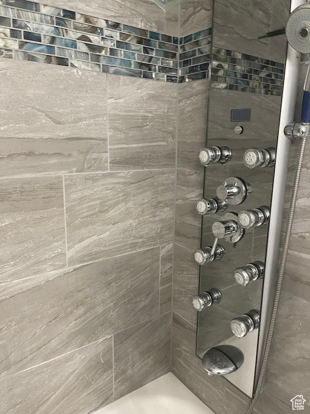1206 E Waterside Cv Unit 21, Cottonwood Heights, UT 84047 - full bathroom with tiled shower