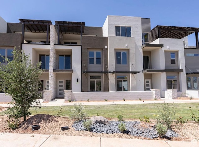 view of front of property with stucco siding