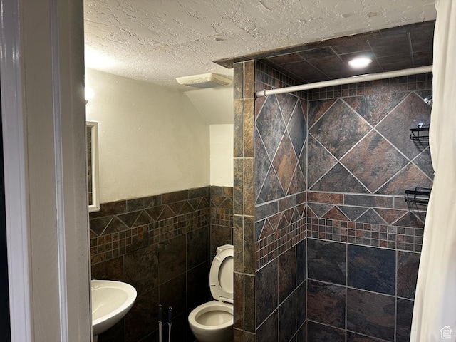 5160 S 200 E, Washington Terrace, UT 84405 - full bath with tile walls, a shower stall, a textured ceiling, a sink, and toilet