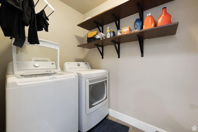 washroom featuring baseboards, tile patterned flooring, laundry area, and independent washer and dryer