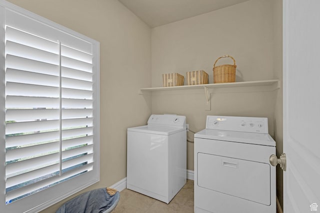 laundry room featuring laundry area, washer and clothes dryer, baseboards, and light tile patterned flooring