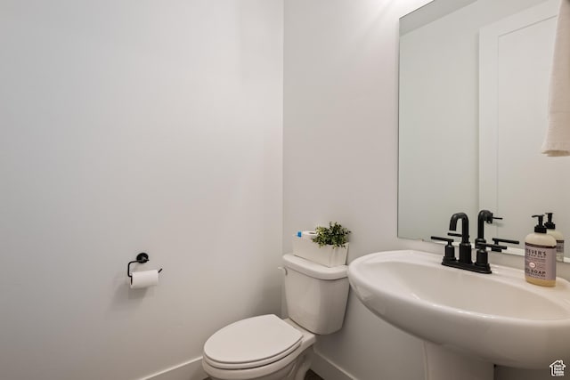 733 W Juniper Hill Dr, St George, UT 84790 - half bath featuring a sink, baseboards, and toilet