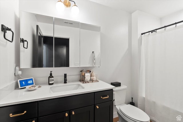 bathroom with toilet, a shower with curtain, visible vents, and vanity
