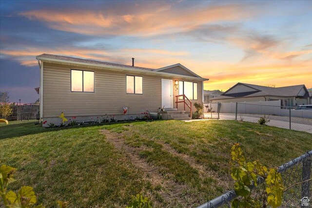 view of front facade with fence and a front lawn