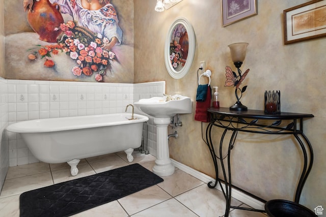 full bath with baseboards and a freestanding bath