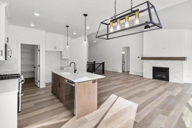 131 N 950 E Unit 35, Tremonton, UT 84337 - kitchen featuring recessed lighting, appliances with stainless steel finishes, a sink, and light wood-style flooring