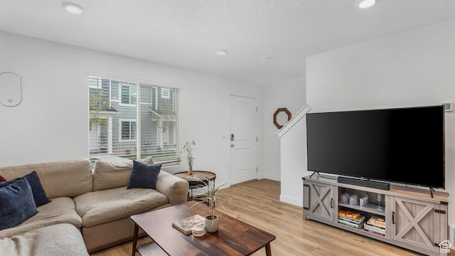 living area with light wood-style floors, recessed lighting, and baseboards