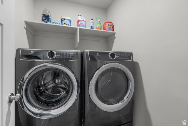 3154 W 1650 N Unit D, Cedar City, UT 84721 - laundry area featuring laundry area and washer and clothes dryer