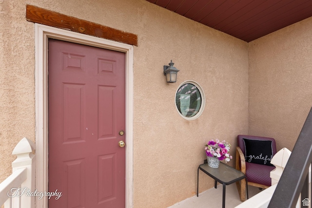 property entrance featuring stucco siding