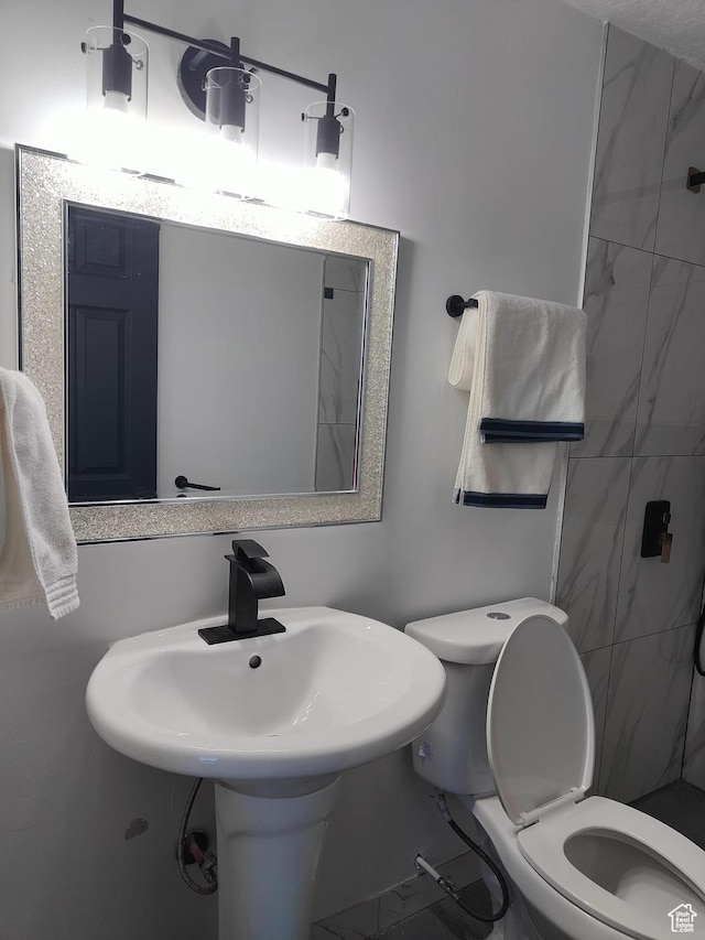 3112 S 3780 W, West Valley City, UT 84120 - bathroom with toilet, a tile shower, and a sink