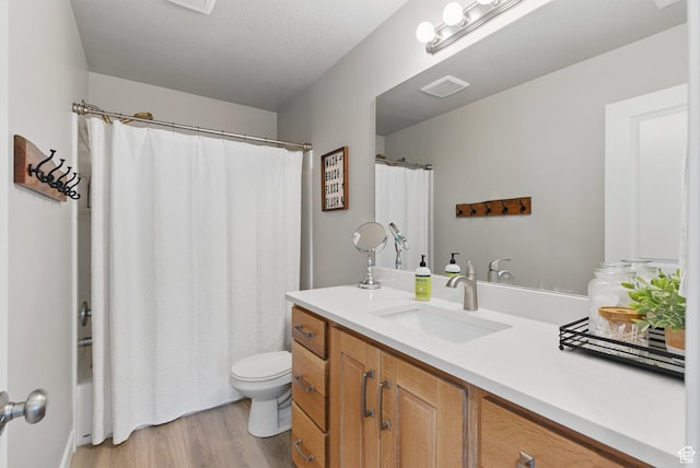 1147 N Carriage Ln, Spanish Fork, UT 84660 - bathroom with toilet, wood finished floors, shower / bath combo, and vanity