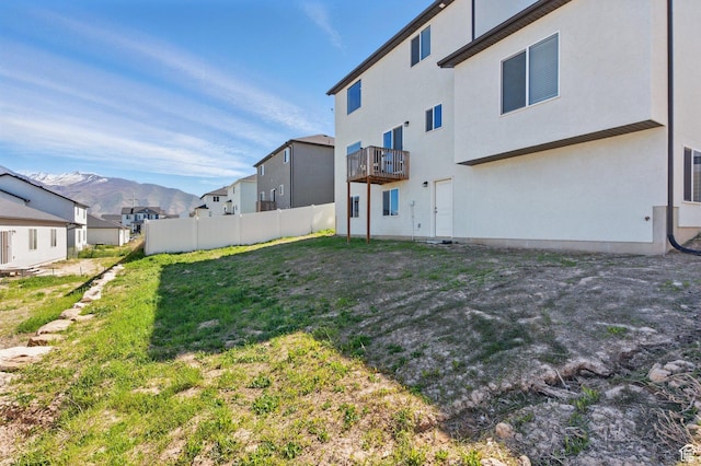 1147 N Carriage Ln, Spanish Fork, UT 84660 - view of yard featuring fence, a residential view, a mountain view, and a balcony