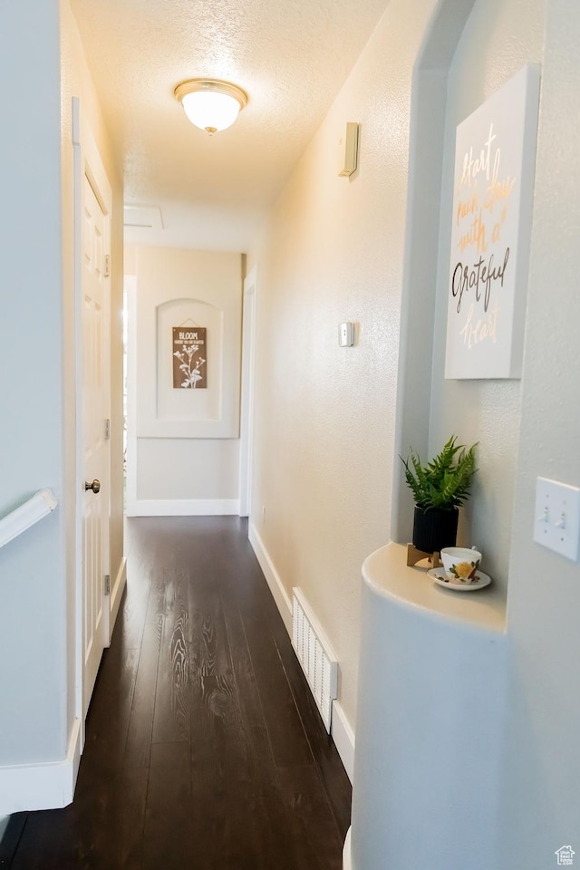 4866 W Spirit Lake Cir, Riverton, UT 84096 - corridor featuring visible vents, a textured ceiling, wood-type flooring, and baseboards