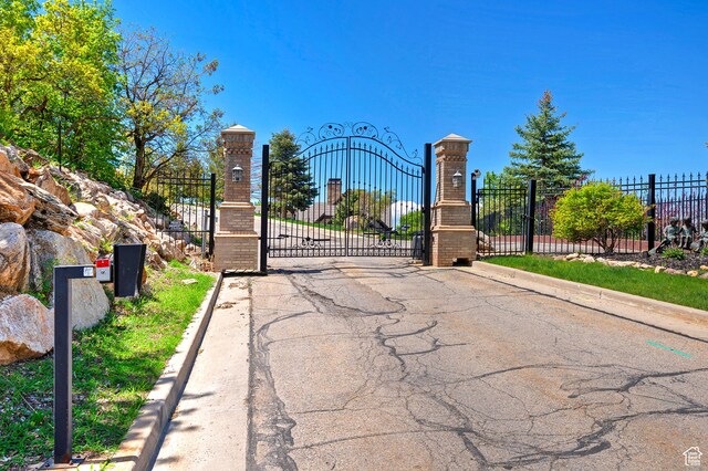 4695 S Thousand Oaks Dr, Salt Lake City, UT 84124
