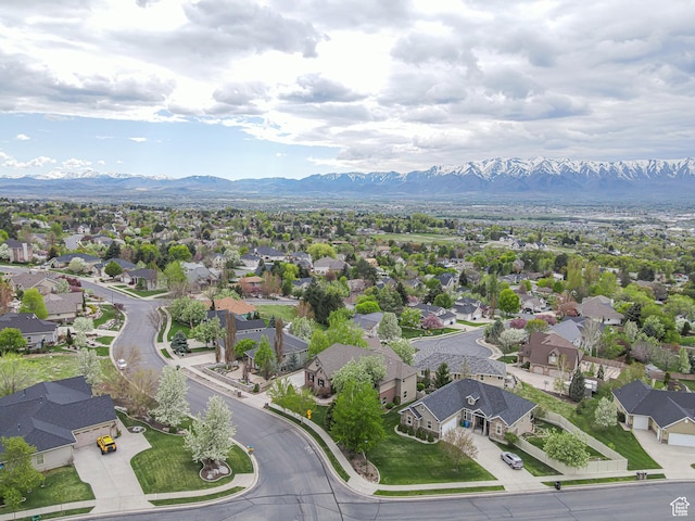 birds eye view of property featuring a mountain view and a residential view