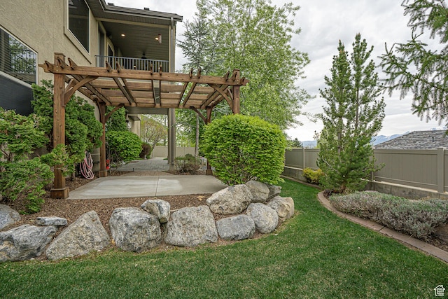 view of yard featuring a patio area, a pergola, and a fenced backyard