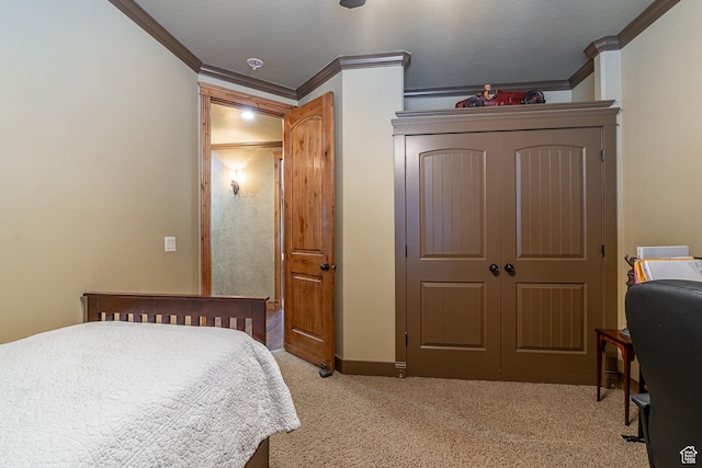 bedroom with a closet, light carpet, baseboards, and ornamental molding