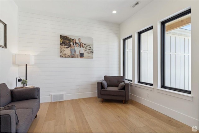 sitting room featuring light wood-type flooring, visible vents, baseboards, and recessed lighting
