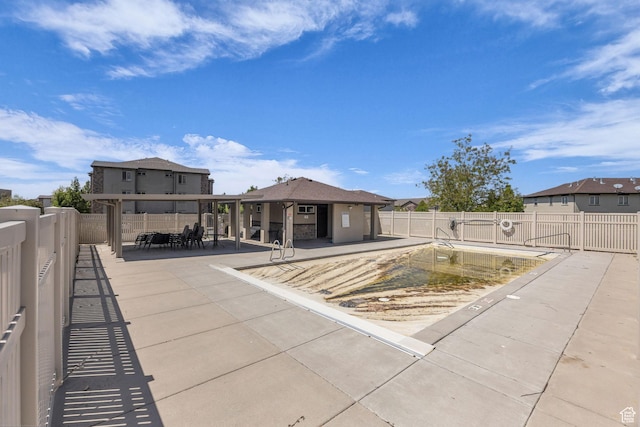 282 W 605 N Unit 307, Centerville, UT 84014 - rear view of property with a patio, outdoor dining area, a fenced backyard, and a community pool
