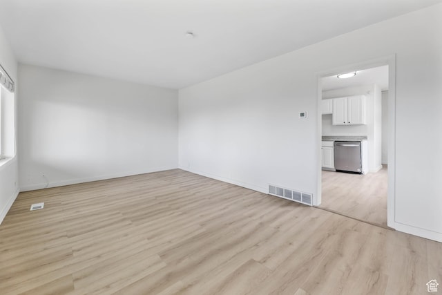 390 E Vine, Tooele, UT 84074 - empty room featuring light wood-type flooring, baseboards, and visible vents