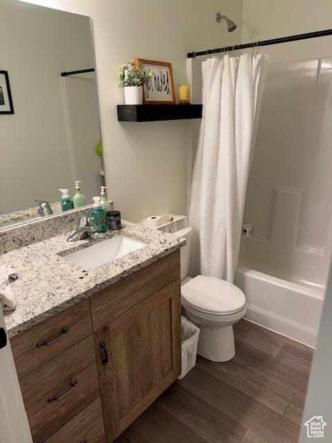 88 E 970 N, Santaquin, UT 84655 - full bath with toilet, shower / tub combo with curtain, vanity, and wood finished floors