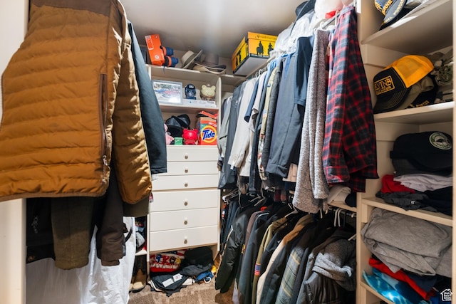 walk in closet featuring carpet flooring