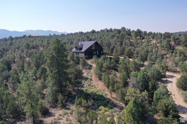 bird's eye view featuring a wooded view