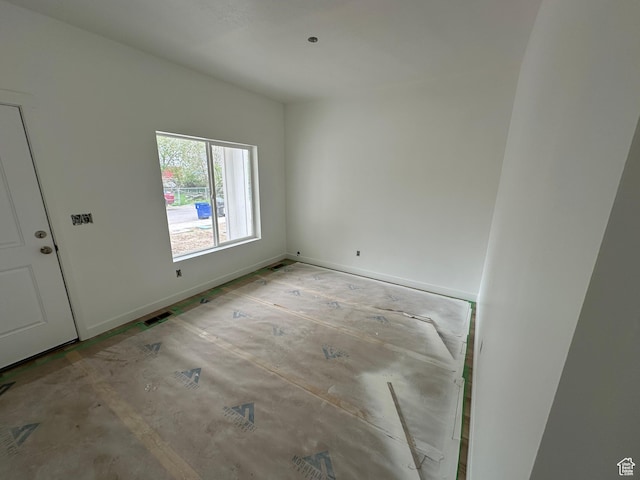 empty room with visible vents and baseboards