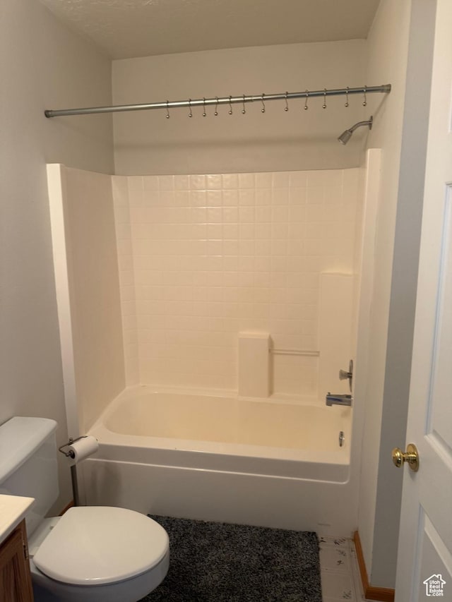 290 W 300 N, Beaver, UT 84713 - bathroom with vanity, toilet, and washtub / shower combination