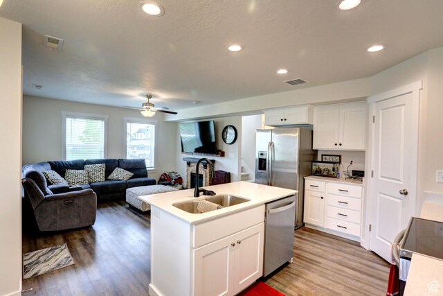 92 E 1040 N, Santaquin, UT 84655 - kitchen with a sink, stainless steel appliances, visible vents, and wood finished floors