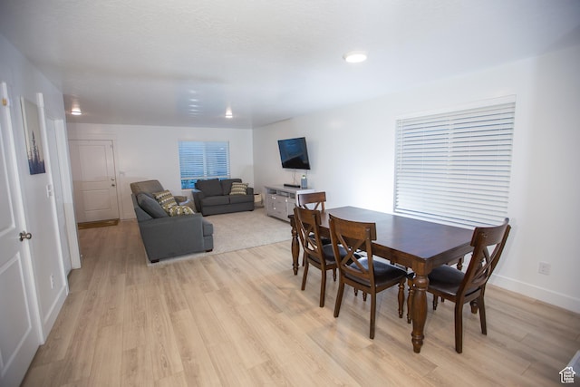 1511 S Sageberry Dr, Santaquin, UT 84655 - dining area featuring light wood-style floors, baseboards, and recessed lighting