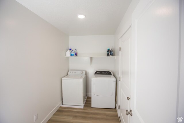 1511 S Sageberry Dr, Santaquin, UT 84655 - washroom featuring washing machine and clothes dryer, wood finished floors, baseboards, and recessed lighting