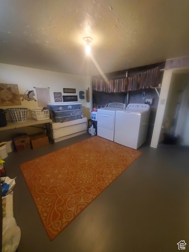 interior space featuring laundry area and independent washer and dryer