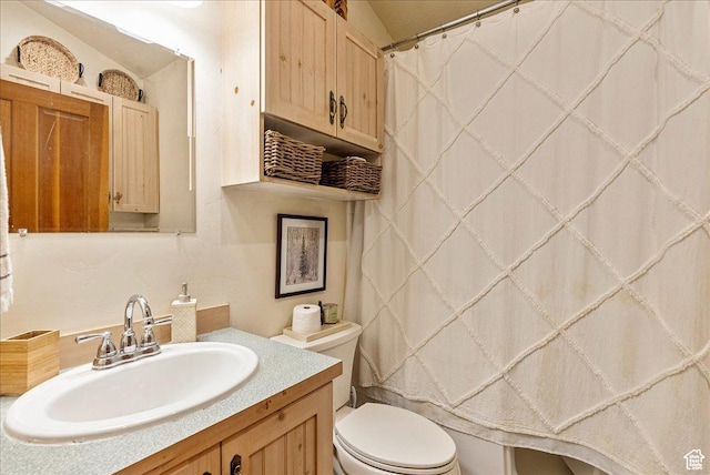 1071 S Foothill Dr E Unit 1, Kamas, UT 84036 - bathroom with vanity, toilet, a shower with curtain, and backsplash
