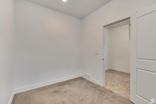 empty room with light carpet, baseboards, visible vents, and recessed lighting