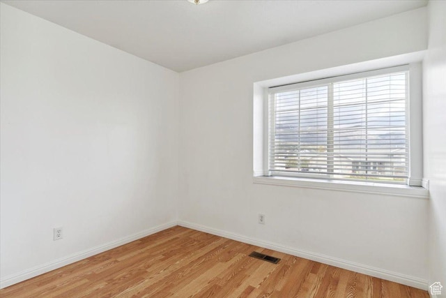 3035 N 2575 W, Farr West, UT 84404 - unfurnished room with light wood finished floors, visible vents, and baseboards