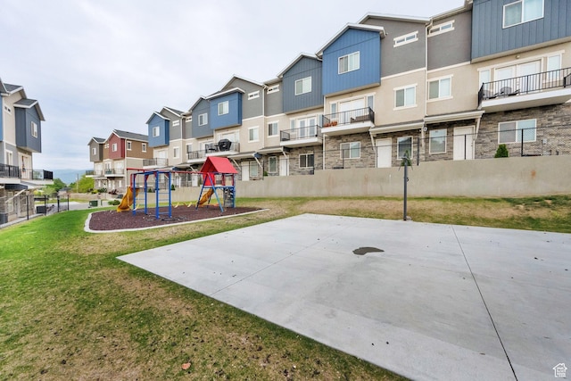 94 S Walker Ln, North Salt Lake, UT 84054 - view of sport court with a residential view