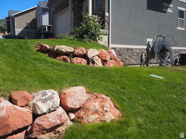 94 S Walker Ln, North Salt Lake, UT 84054 - view of green lawn