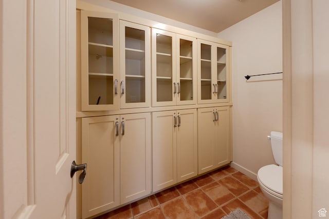 3686 S Spanish Valley Dr Unit K-2, Moab, UT 84532 - bathroom featuring tile patterned floors, toilet, and baseboards