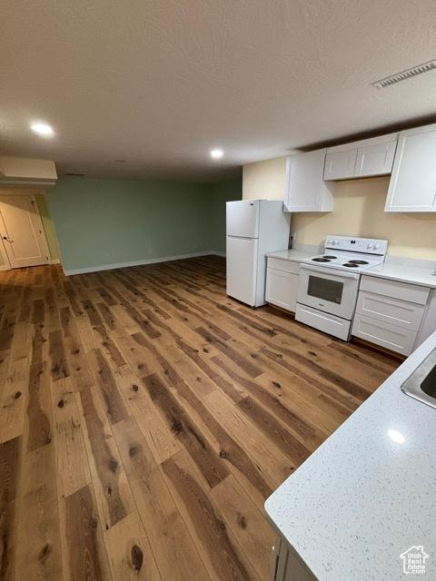 2577 W 5300 N Unit 11, Cedar City, UT 84721 - kitchen featuring white appliances, dark wood-style flooring, white cabinets, light countertops, and recessed lighting