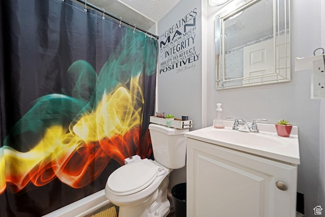 full bath featuring a shower with shower curtain, vanity, and toilet