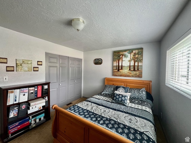 bedroom featuring a closet and a textured ceiling