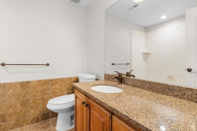 635 N 460 E, Ephraim, UT 84627 - bathroom featuring a wainscoted wall, toilet, visible vents, and vanity