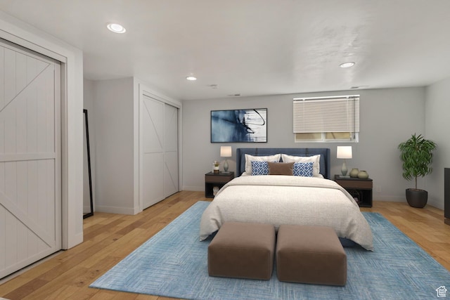 bedroom featuring light wood finished floors, a closet, baseboards, and recessed lighting