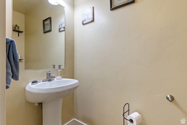 5140 S 3500 W, Roy, UT 84067 - bathroom with baseboards