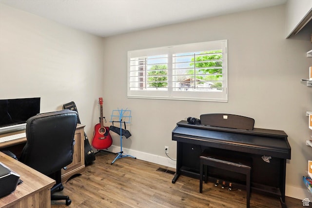569 N 700 E, Mapleton, UT 84664 - office featuring baseboards, visible vents, and wood finished floors