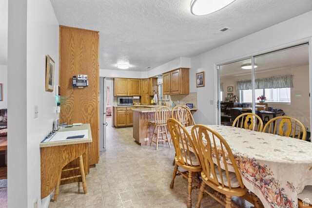 235 W 1000 N, Bountiful, UT 84010 - dining space featuring a textured ceiling