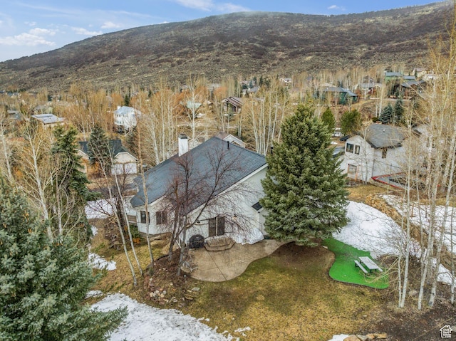 birds eye view of property featuring a mountain view