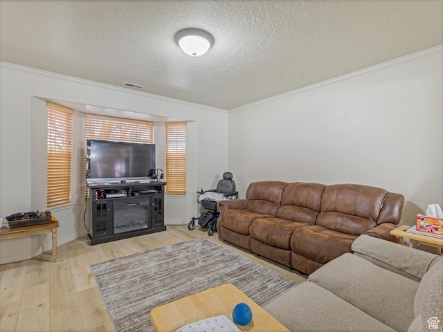 890 E Hamlet Cir N, Midway, UT 84049 - living area with a textured ceiling, baseboards, ornamental molding, visible vents, and wood finished floors